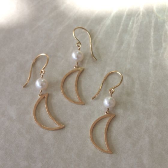 Bella Moon Earring With Pearl - Single